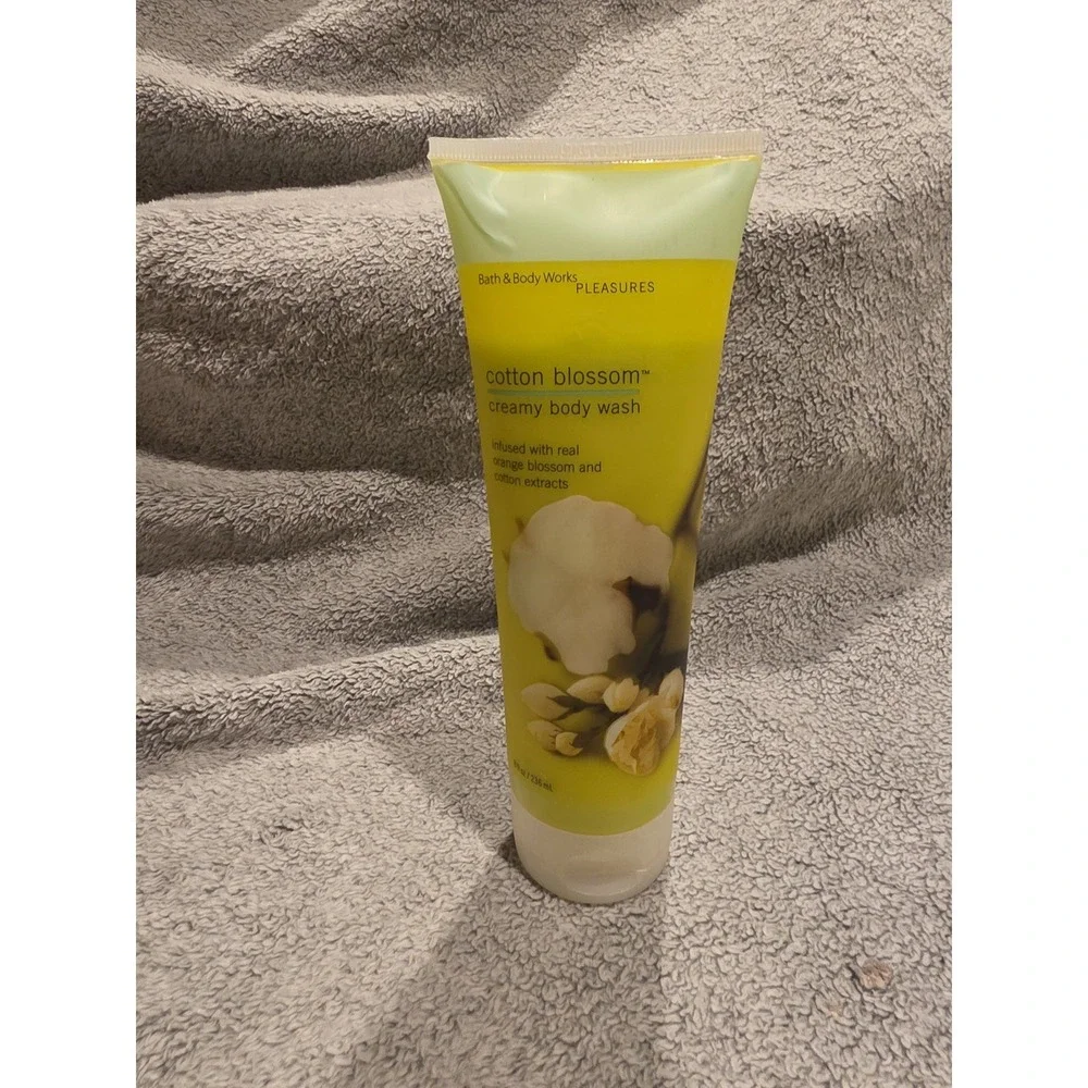 Bath and Body Works Pleasures Cotton‎ Blossom Creamy Body Wash 8 oz bottle